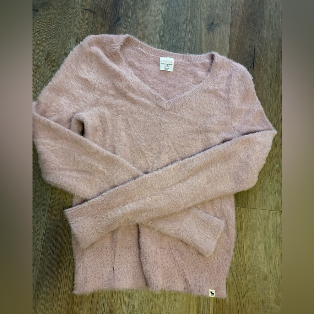 SOLD —Abercrombie Kids Girls Soft Pink V-Neck Sweater 13/14 rose teddy